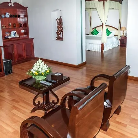 Angkor Holiday Hotel